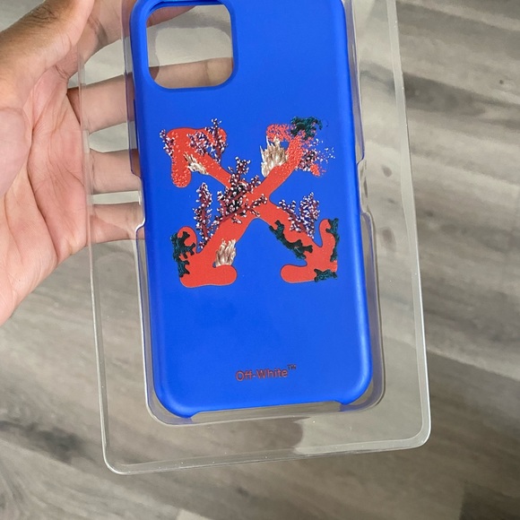 Off-white phone case - Picture 3 of 6